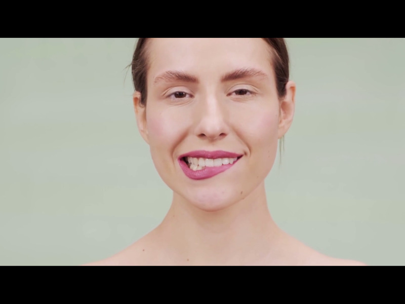 Salute e bellezza di forma fisica di yoga bianco e viola Video d'archivio - Caratteristiche Immagine 5