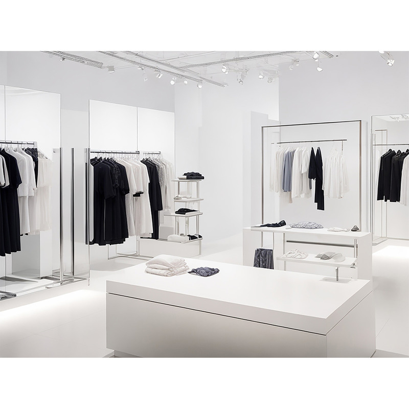Klädproduktutställning i showroom 09 - Features Image 1